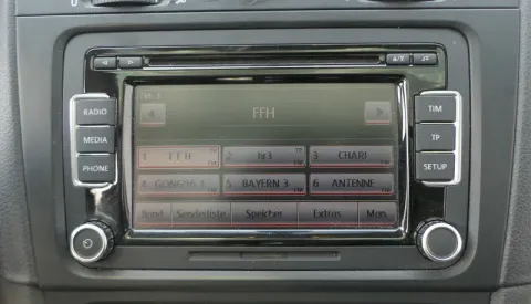 VW Passat 3C Golf 5 Touran Radio CD RCD510 3C8035195F mit Code - SD Karte