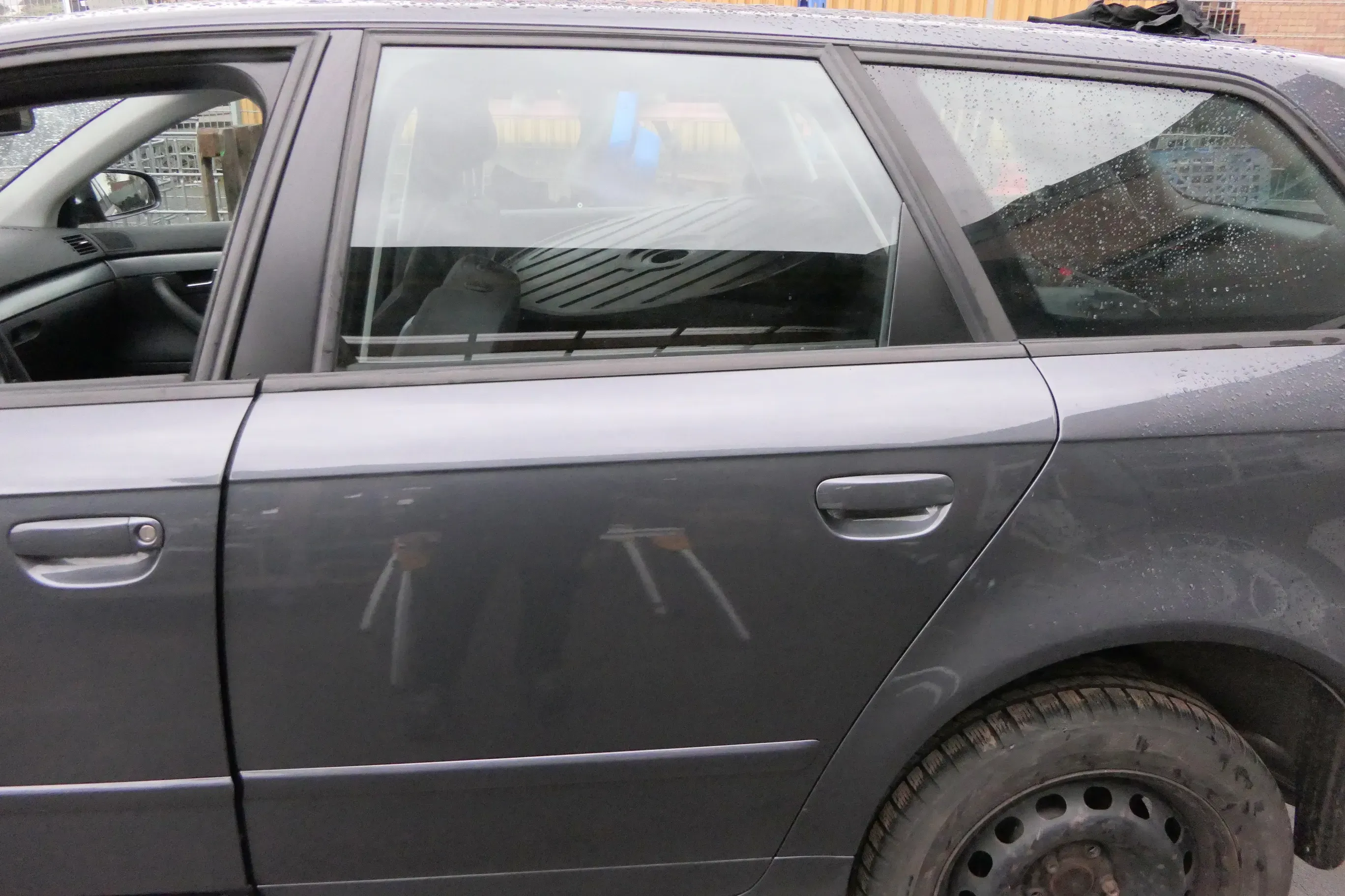 Audi A4 B7 8E Tür hinten links grau LX7Z Kombi mit Scheibe und Rahmen - Bild 1