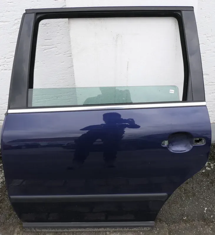 VW Passat 3B 3BG Kombi Variant Tür hinten links blau LB5N mit Scheibe - Bild 1