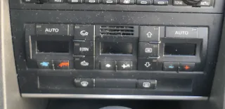 Audi A4 8E B7 Steuergerät Klimaanlage Klimabedienteil 8E0820043AE keineSitzheiz - Bild 1