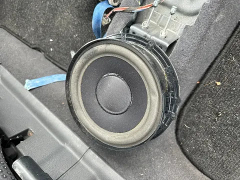 VW Touran 1T Eos Box Lautsprecher 1T0035411K Tiefton in Tür