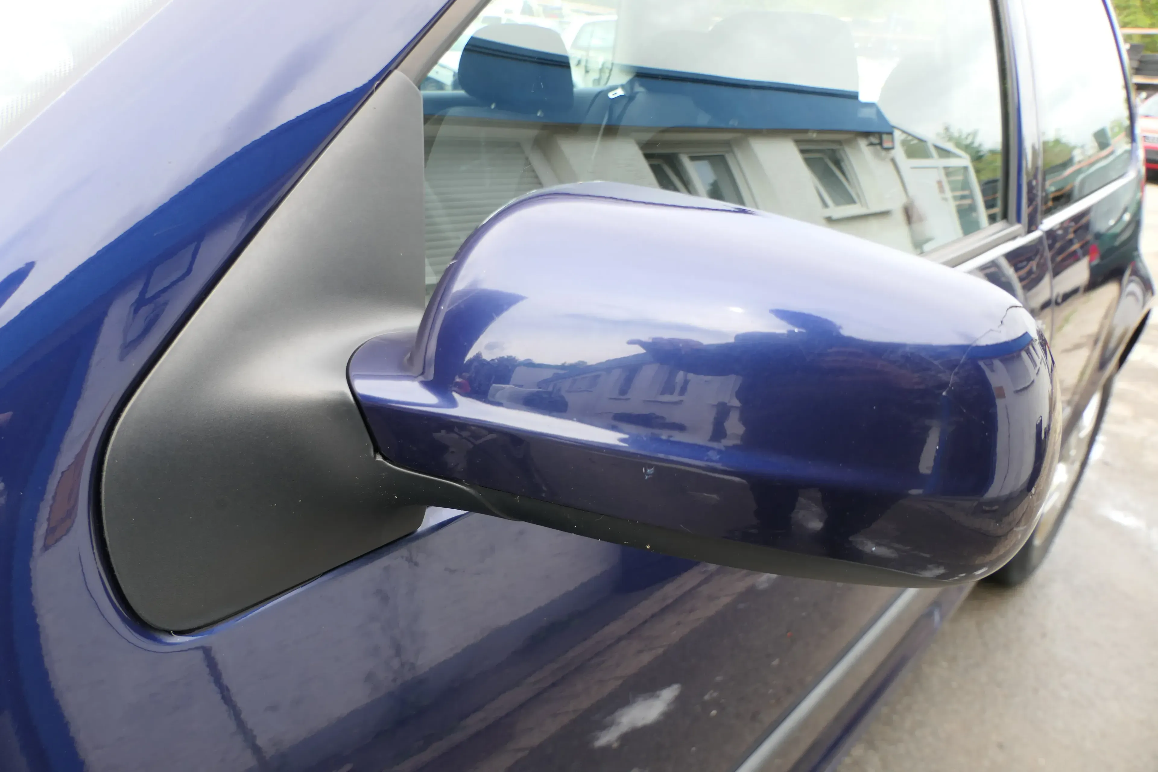VW Golf 4 Bora manueller Spiegel vorne links Außenspiegel blau LB5N Glas - Bild 1