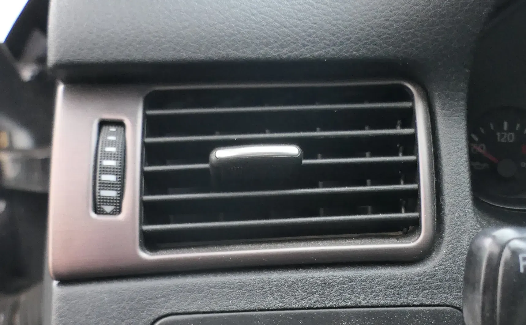 Audi A6 4B Lüftungsdüse Düse Lüftung links 4B1820902J - Bild 1