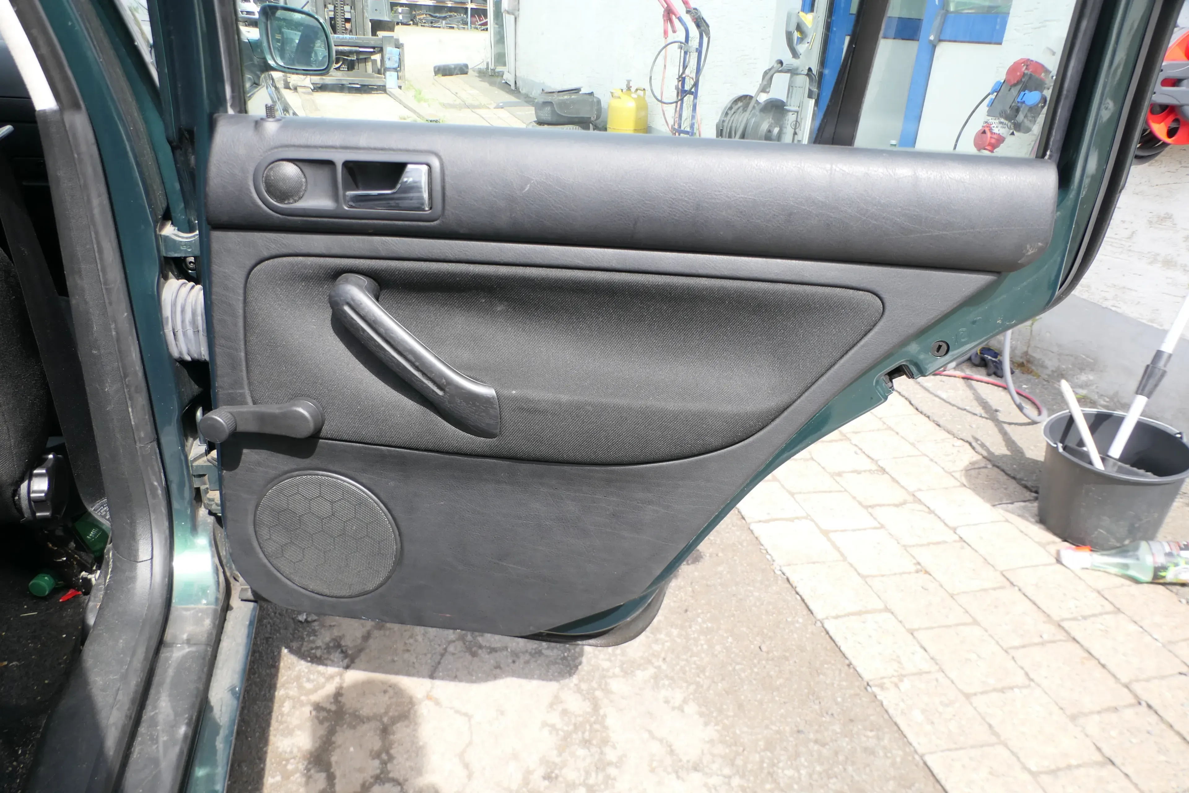 1x VW Golf 4 1J Kombi Türverkleidung Verkleidung Tür hinten rechts schwarz - Bild 1