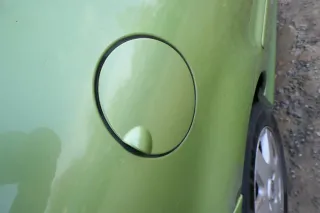 VW Polo 6N2 6N Tankdeckel Deckel Tank Tankverschluß grün LA6M - Bild 1