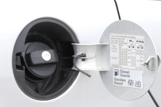 Skoda Fabia 6Y Combi Kombi Tankdeckel Deckel Tank Tankverschluß grau silber LF7T - Bild 2