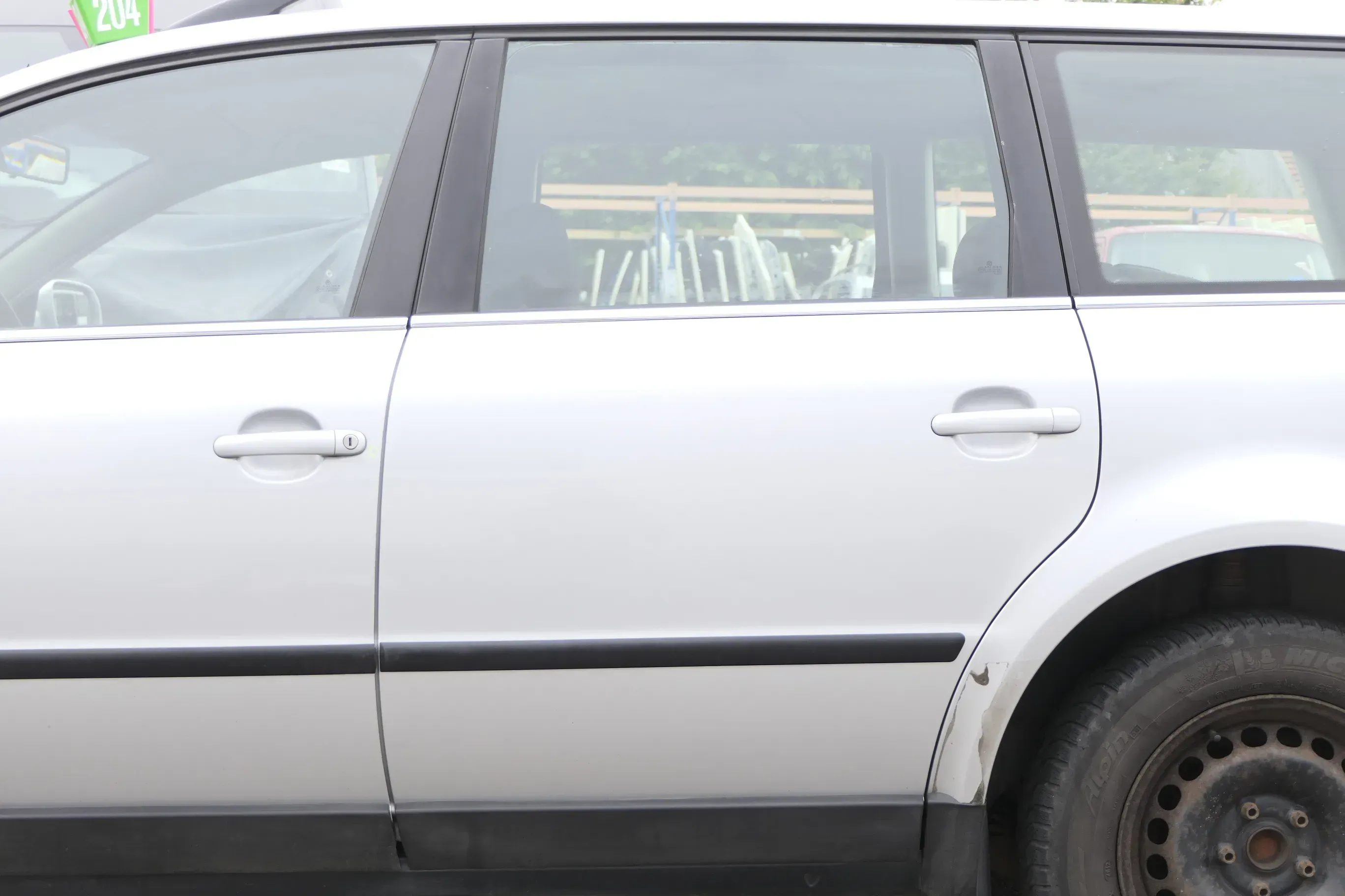 VW Passat 3B 3BG 3B6 Kombi Variant Tür hinten links silber LA7W reflexsilber - Bild 1