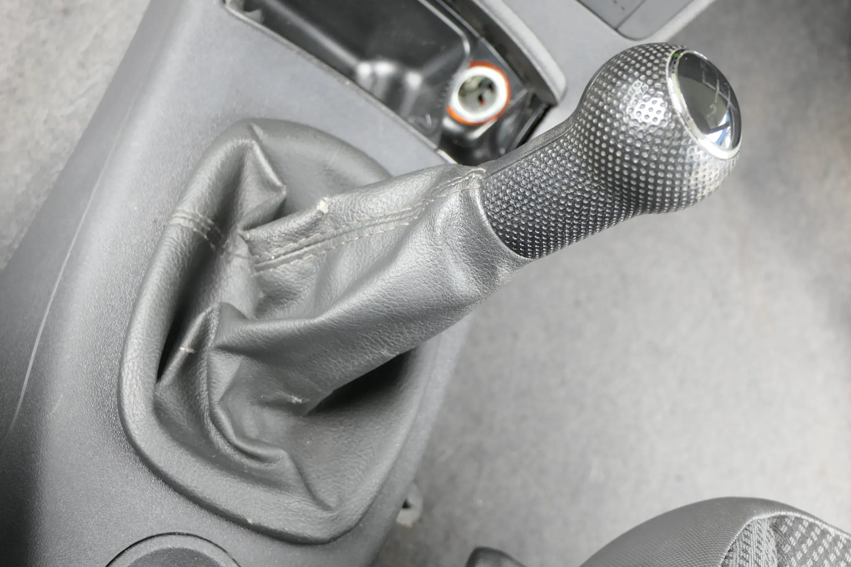 VW Lupo Polo 6N2 Schaltknauf Schaltsack Schaltung Schaltknüppel schwarz - Bild 1