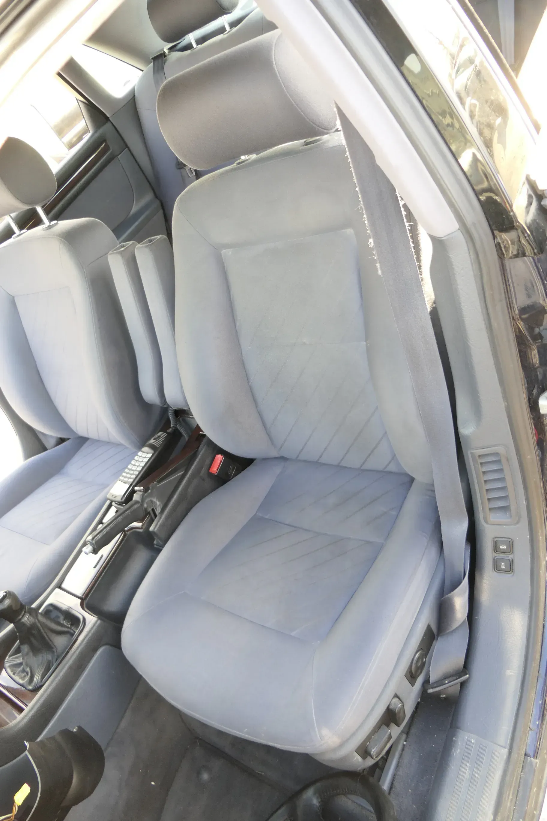 Audi A8 4D Sitz Fahrersitz vorne links elektrisch verstellbar aquablau - Bild 1