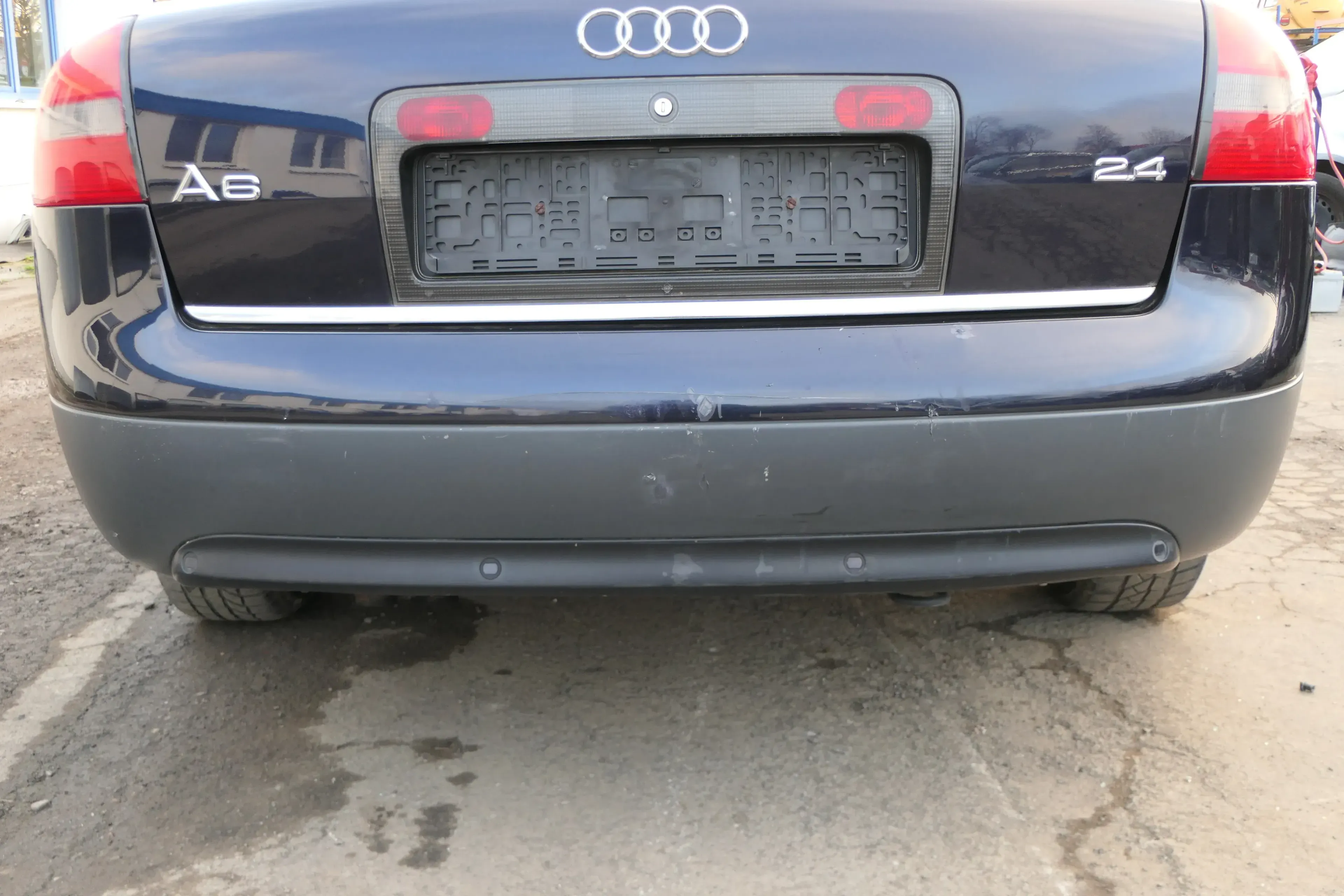 Audi A6 4B Limousine Stoßstange hinten Heckstoßstange Stoßfänger blau LZ5L PDC - Bild 1