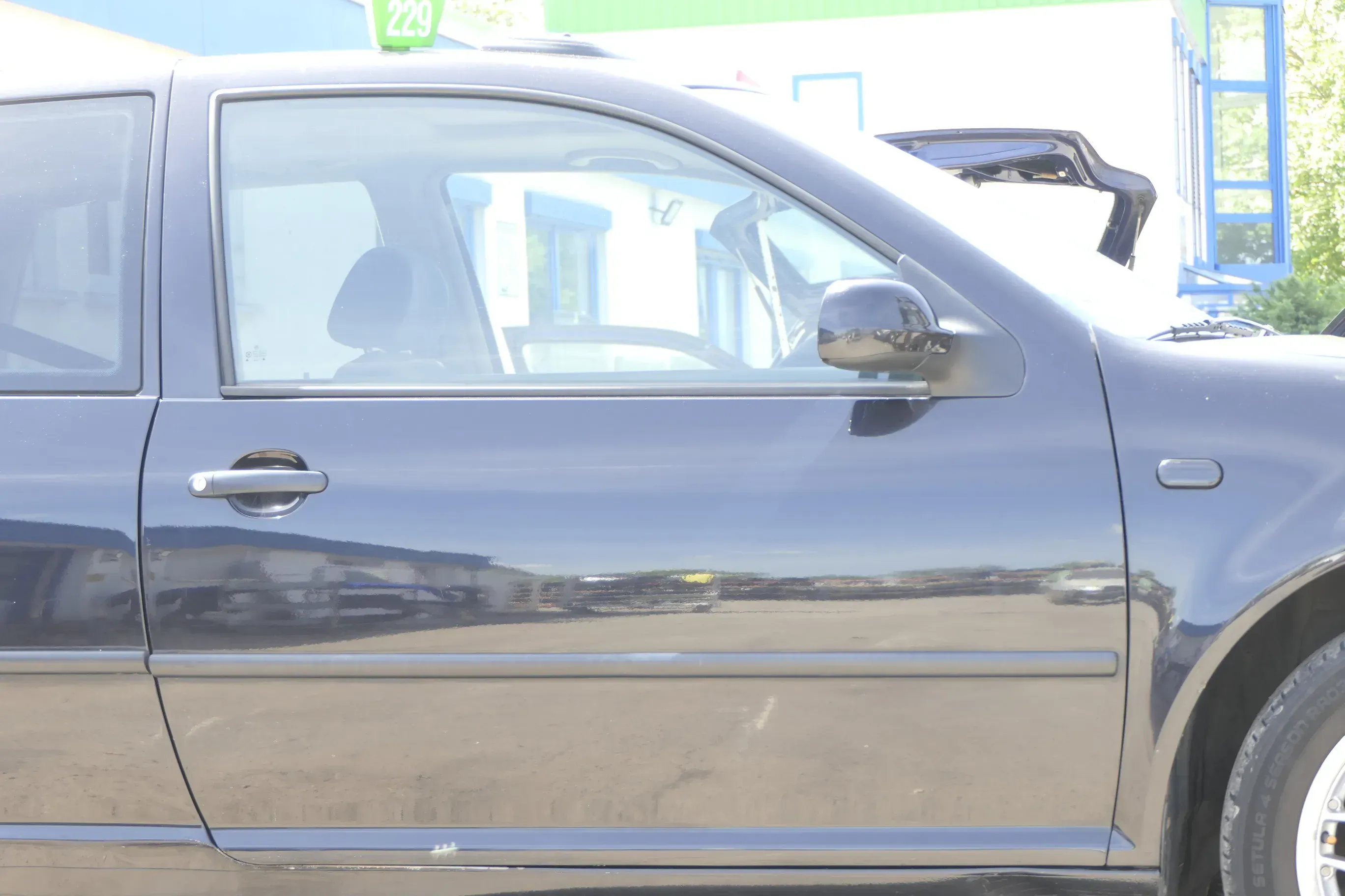 VW Golf 4 Tür vorne rechts Beifaahrertür 2/3-Türer schwarz LC9Z ohneAnbaute - Bild 1