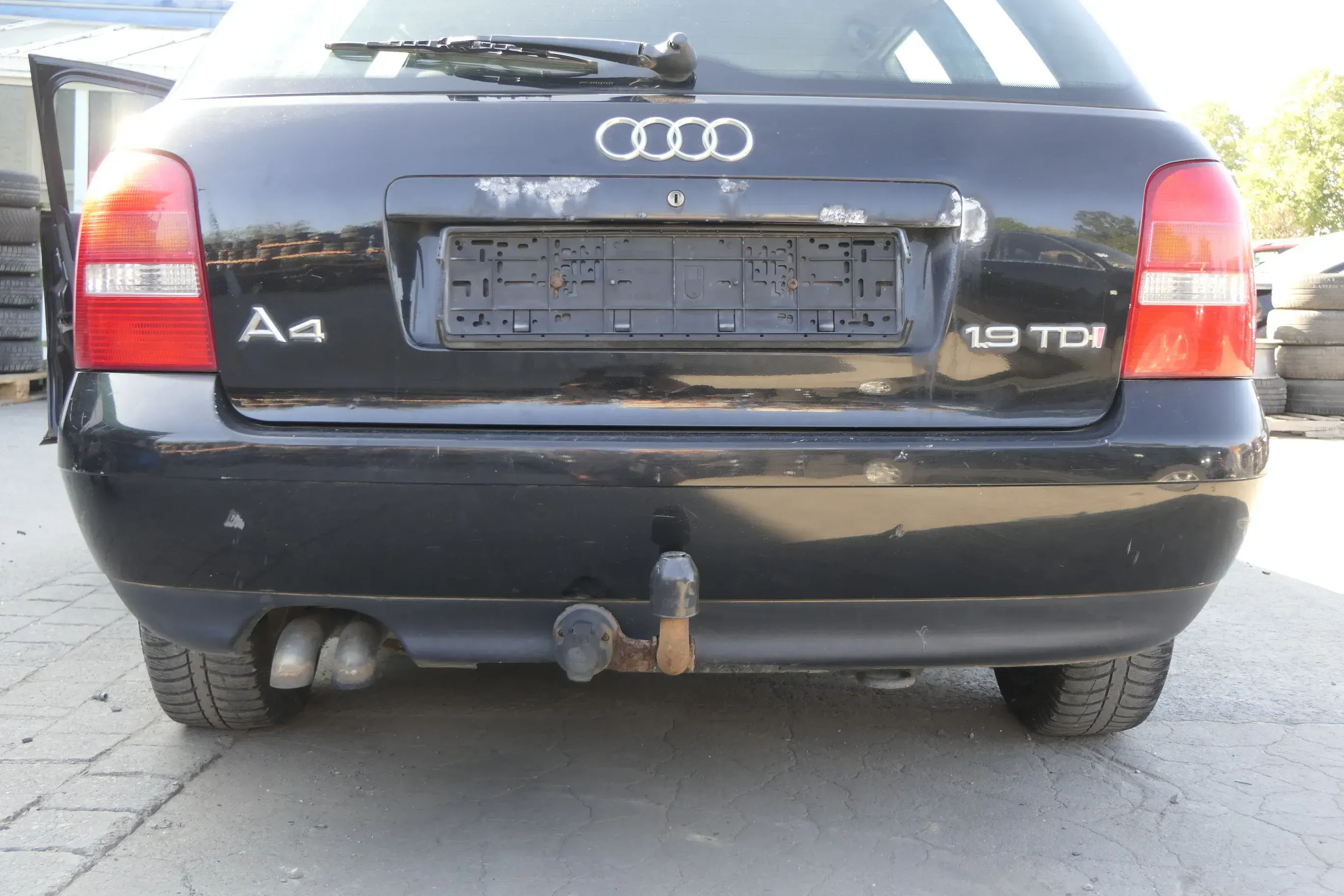 Audi A4 B5 Kombi Varia Stoßstange hinten Heckstoßstange schwarz LY9B Facelift - Bild 1