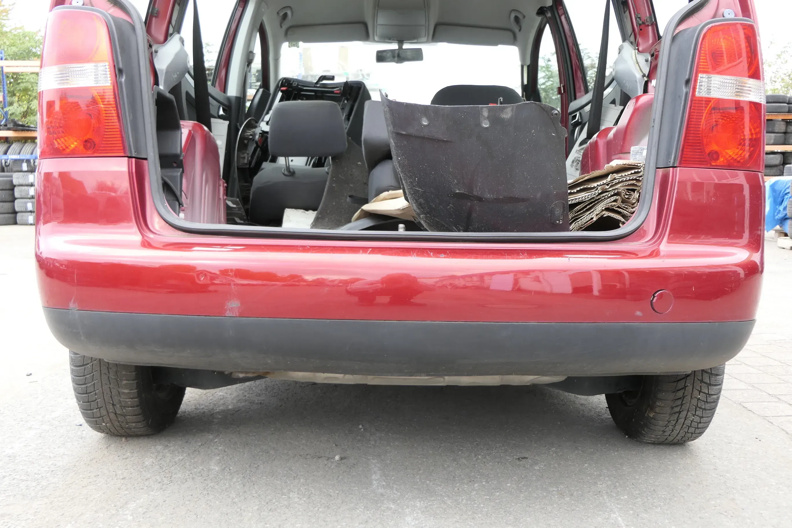 VW Touran 1T Stoßstange hinten Heckstoßstange Stoßfänger rot braun LA3W - Bild 1