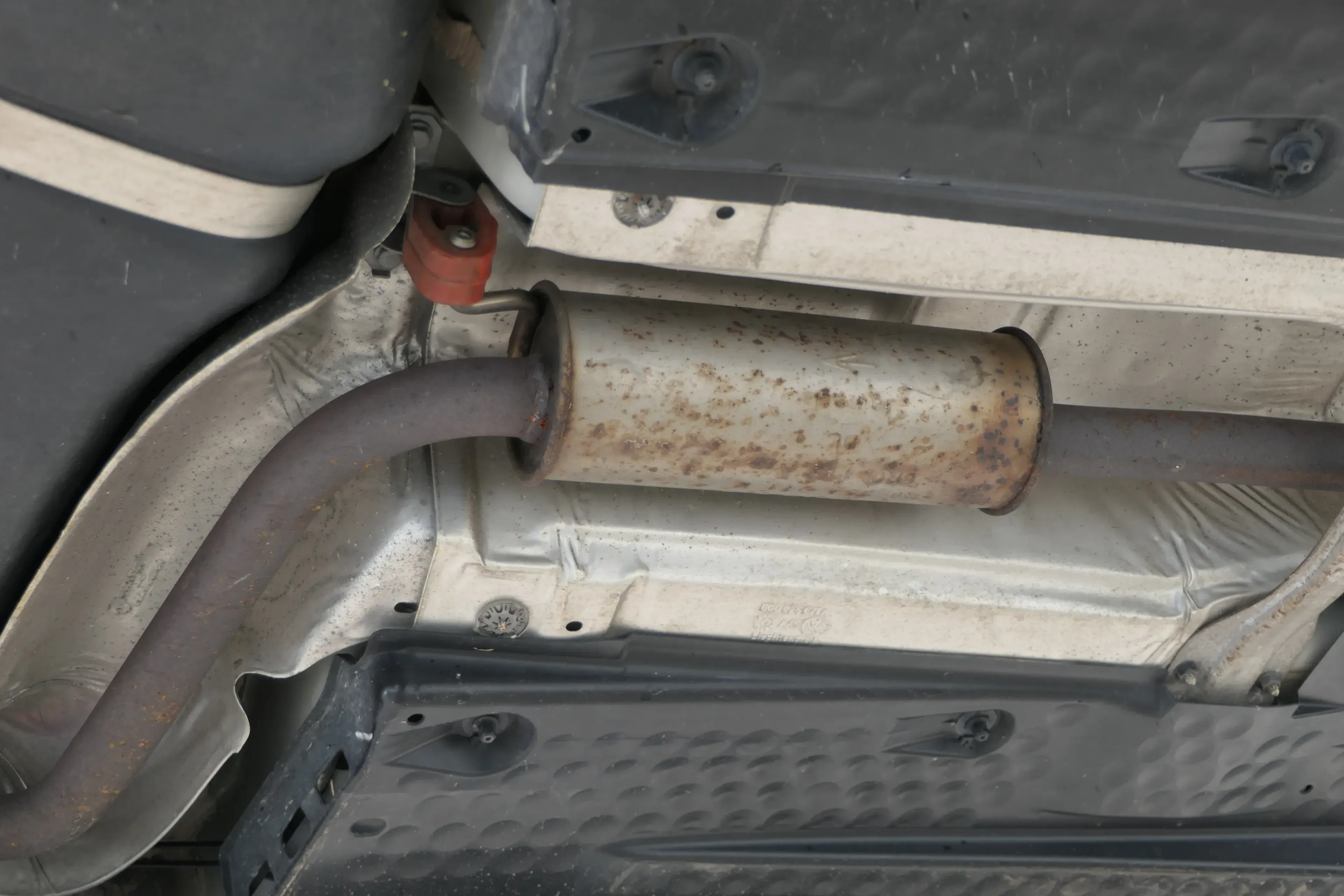 Fabia 5J Auspuff Mittelschalldämpfer Mitte Benziner Mitteltopf 1,4 CGGB CNKA - Bild 1
