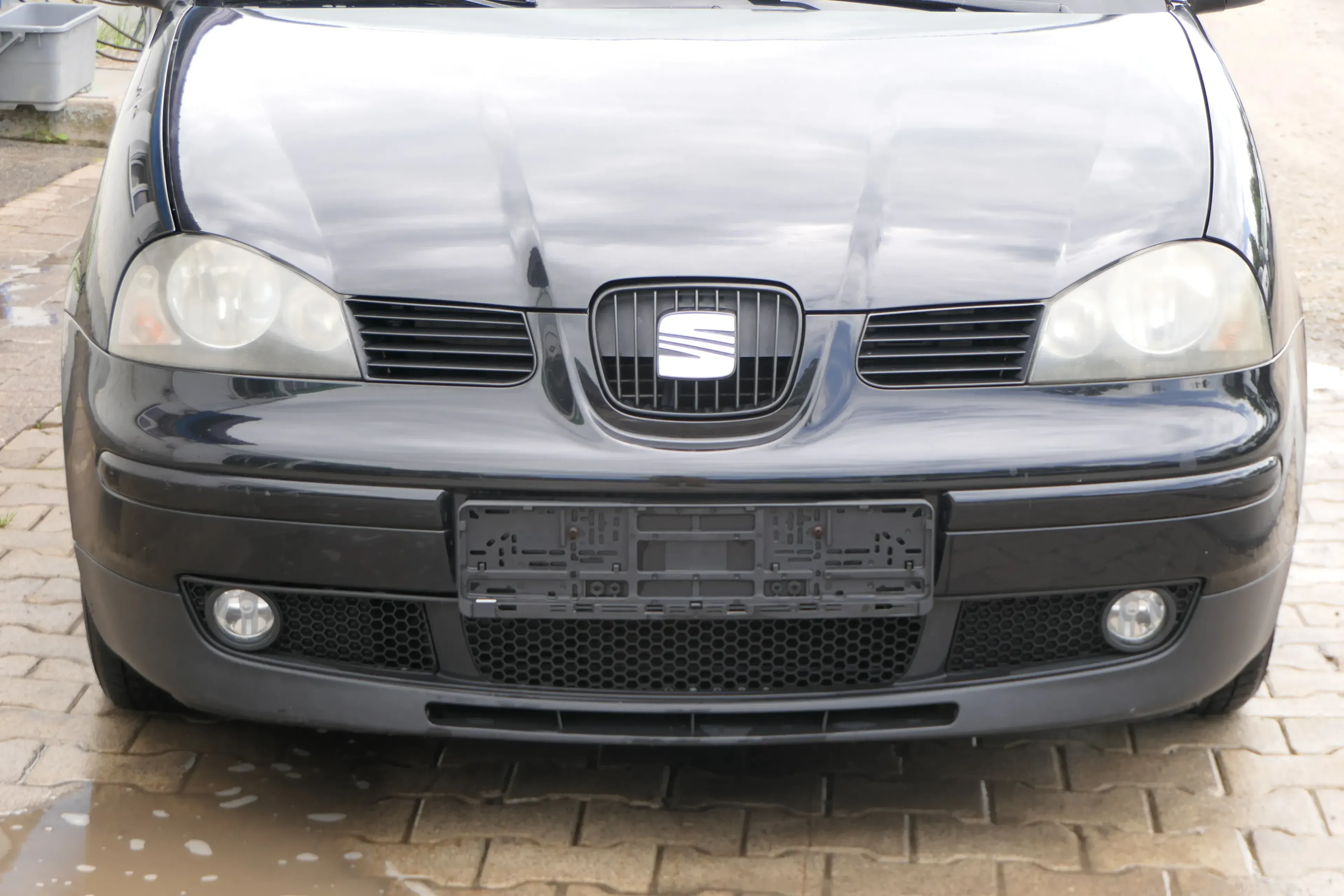 Seat Arosa 6H Stoßstange Frontstoßstange vorne schwarz L041 Facelift + Grill - Bild 1