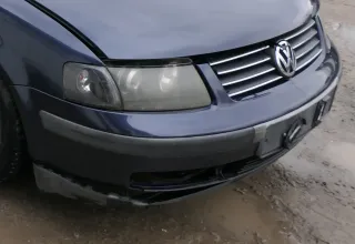 VW Passat 3B Stoßstange vorne Frontstoßstange Stoßfänger blau LN5Y + Grill - Bild 1