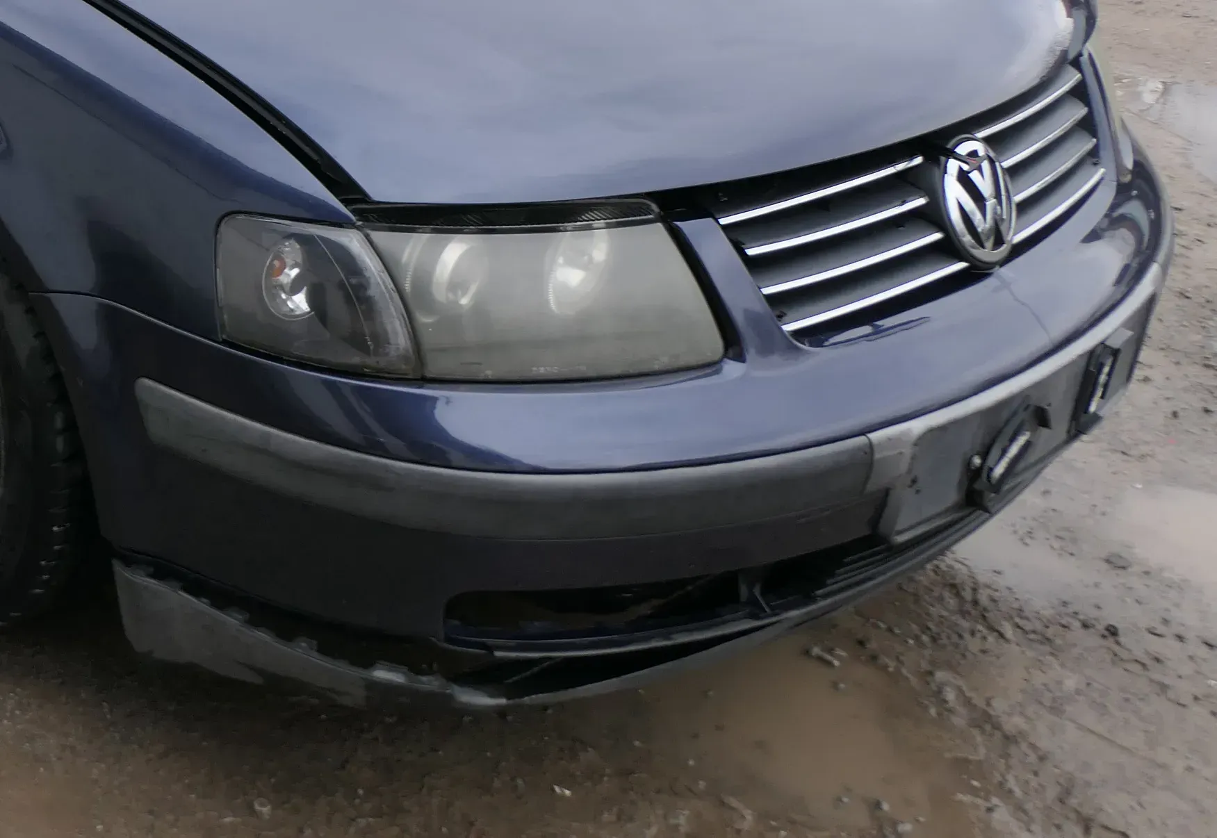 VW Passat 3B Stoßstange vorne Frontstoßstange Stoßfänger blau LN5Y + Grill - Bild 1