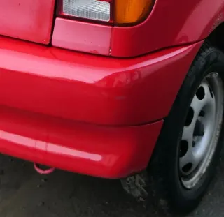 VW Polo 6N Stoßstange hinten 2-geteilte Heckstoßstange rot LP3G Stoßfänger - Bild 3