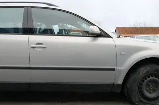 VW Passat 3B 3BG Kombi + Limo Tür vorne rechts Beifahrertür grau silber LB7Z - Bild 1