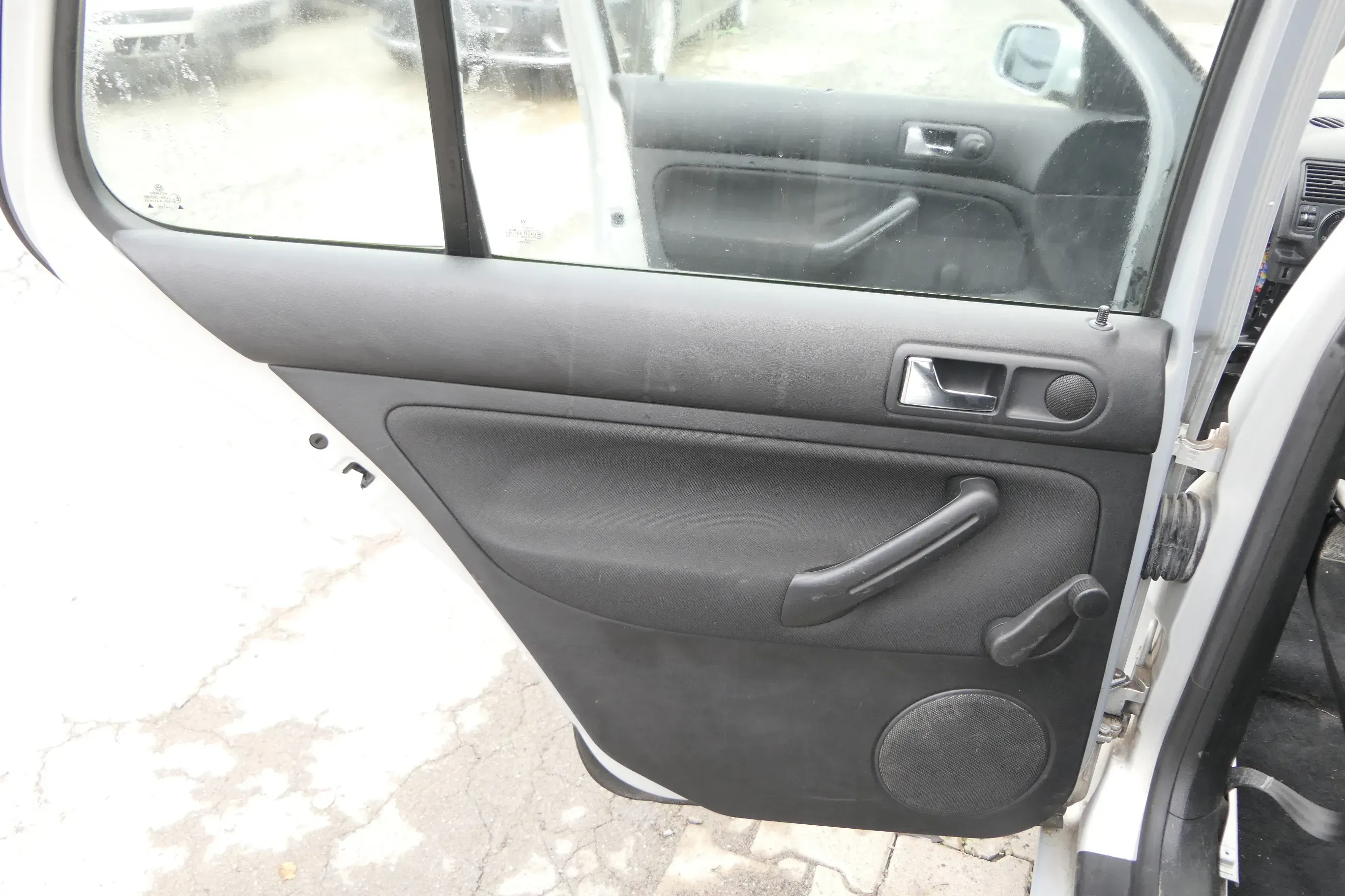 1x VW Golf 4 1J Limousine Türverkleidung Verkleidung Tür hinten links schwarz - Bild 1