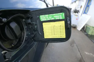 Audi A4 B5 Tankdeckel Tankklappe Tank Deckel Klappe 8D5809905B grün LZ6U - Bild 2