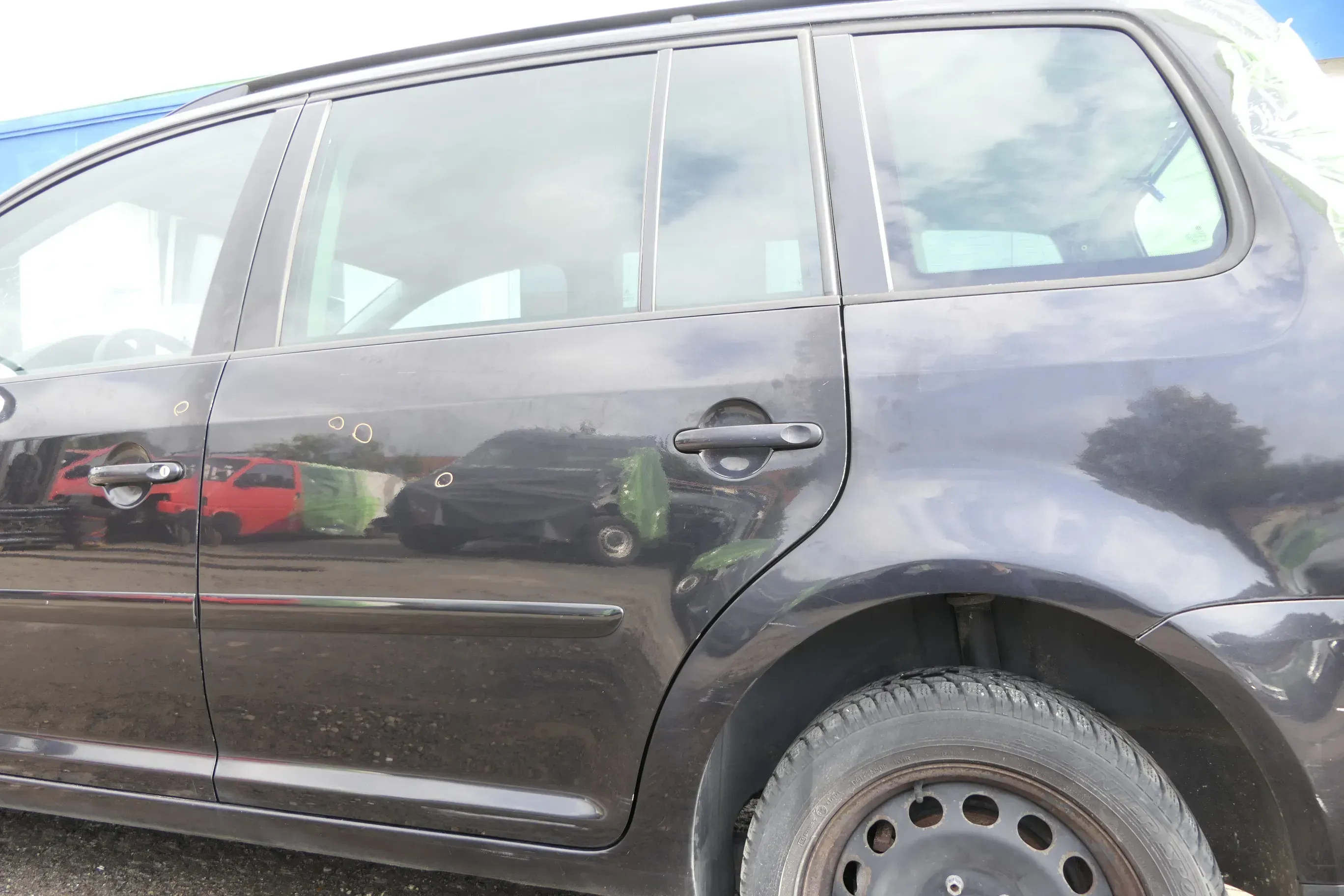 VW Touran 1T 1T3 Tür hinten links schwarz LC9Z Cross - Bild 1