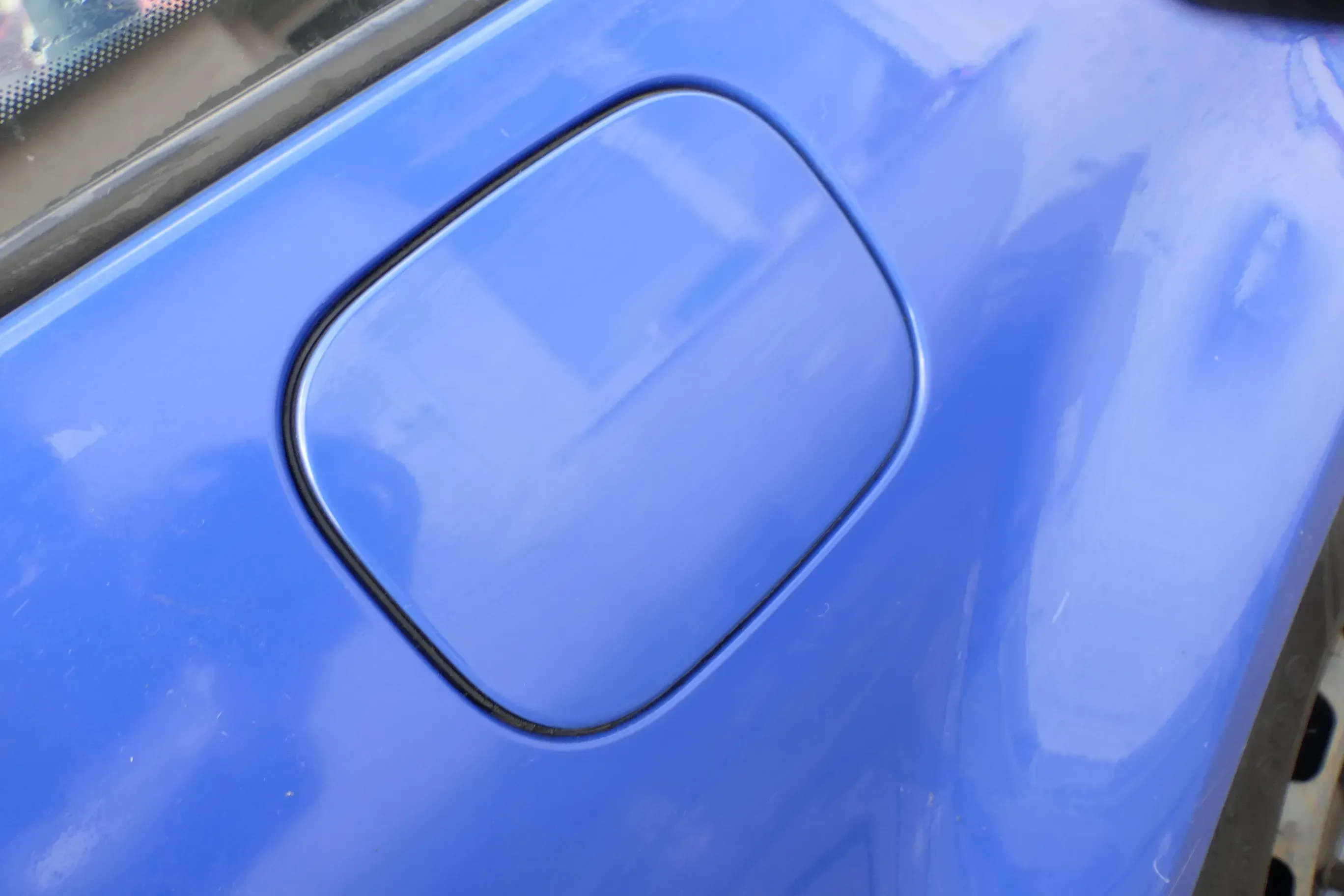VW Golf 4 Variant Kombi Tankdeckel Deckel Tank Tankverschluß blau LW5Z - Bild 1